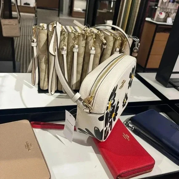 JAMIE CAMERA BAG WITH FLORAL PRINT (COACH CZ598) GOLD/CHALK MULTI - Picture 6 of 11